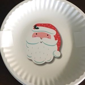 Eight 6” hard plastic plates NWT